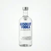 Bouteille en verre transparent d'ABSOLUT VODKA NR 75 cl, vue de face, avec son texte bleu distinctif et bouchon argenté.