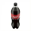 Bouteille en plastique d'AMERICAN COLA ZERO 125CL vue de dessus, avec son étiquette rouge et son bouchon noir sur fond blanc.