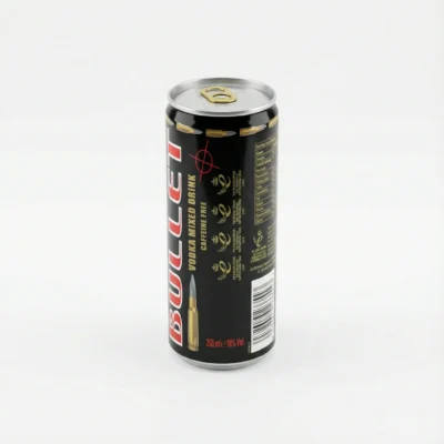 Vue latérale de la bière en canette Bullet 250ml, une canette noire en aluminium aux inscriptions rouges et dorées.