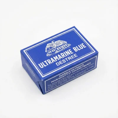 Vue de dessus du BLEU A LINGE 14 g dans sa boîte rectangulaire en carton bleu, avec des inscriptions et un dessin blancs.