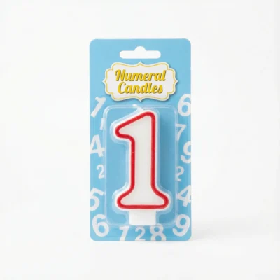 BOUGIE D'ANNIVERSAIRE HAPPY BIRTHDAY 1.2.3... MULTI COLOR, vue de face du chiffre 1 blanc à contour rouge sur emballage bleu.