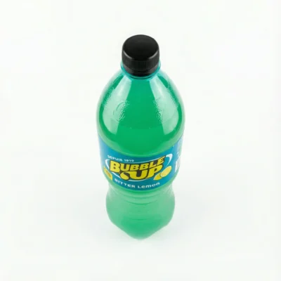 Vue de dessus de la bouteille en plastique BUBBLE UP BITTER LEMON 1.25ML, verte avec un bouchon noir et une étiquette bleue.