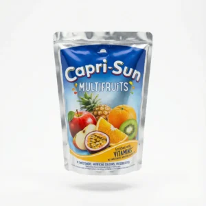 Vue de face de la poche souple Capri-Sun Multi Fruit 200 ml, argentée et bleue, montrant une variété de fruits colorés.