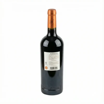 Vue arrière de la bouteille de vin CARILLONADE BDX ROUGE 75 CL en verre foncé, avec sa capsule cuivrée et son contre-étiquette.