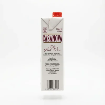 Brique en carton blanche du vin rouge CASANOVA 1L, vue de arrière montrant les ingrédients et le code-barres sur fond blanc.