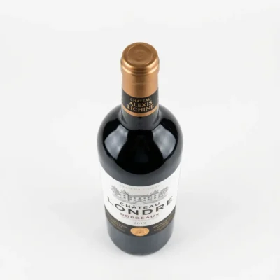 Vue de dessus de la bouteille CHTX LONDRE LICHINE 75 CL en verre noir, avec sa capsule dorée et son étiquette blanche.