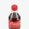 Bouteille COCA COLA 30CL en plastique, vue de dessus, avec son bouchon et son étiquette rouges sur un fond blanc uni.