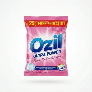 Sachet en plastique rose du détergent Ozil Ultra Power Floral 100g en vue de face, avec son logo bleu.