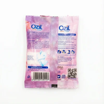 Vue de arrière du détergent Ozil Ultra Power Floral 25g dans son sachet rectangulaire rose et mauve.