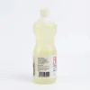 Vue arrière de la bouteille d'eau de Javel Clean Services 1l, un flacon en plastique translucide au liquide jaune clair.