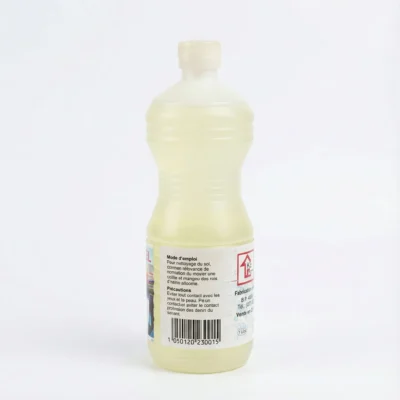 Vue arrière de la bouteille d'eau de Javel Clean Services 1l, un flacon en plastique translucide au liquide jaune clair.