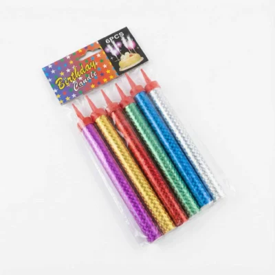 Vue de dessus d'un sachet de 6 bougies FEU D ARTIFICE MM PIECE scintillantes et multicolores sous emballage plastique.