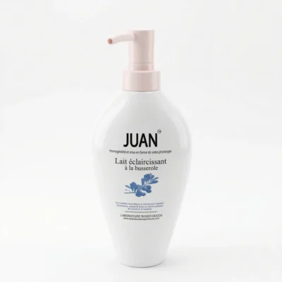 Flacon Juan busserole 500ml posé devant fond clair.