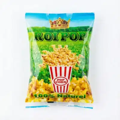 Sachet plastique vert de MAIS ROI POP 160G, vue de face, avec un cornet de popcorn rouge et blanc et une couronne dorée.