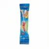 Vue de dessus du MATINAL STICK 10G, un sachet-stick individuel bleu et brillant pour boisson chocolatée, sur fond blanc.
