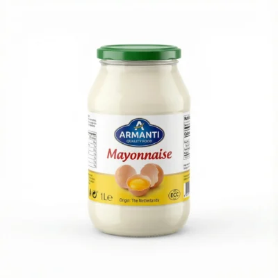 Vue de face du pot en verre de MAYONNAISE ARMANTI 1 KG, avec son bouchon vert et son étiquette illustrée d'un œuf cassé.