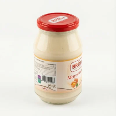 Vue de latérale de la MAYONNAISE BROLI 500ML dans son bocal en verre transparent au couvercle rouge.