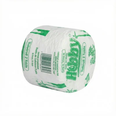 Vue de latérale du rouleau de PAPIER HYGIENIQUE HOBBY 2PLI dans son emballage papier blanc et vert, sur fond blanc.