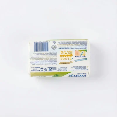 Vue de dessus du savon PROTEX PHARMAPUR ALOE 150 g dans son emballage papier rectangulaire blanc, vert et bleu.