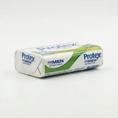Vue latérale du savon PROTEX PHARMAPUR ALOE 150 g dans son emballage papier rectangulaire blanc, vert et bleu.
