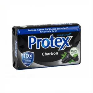 Vue de face du savon PROTEX PHARMAPUR CHARBON 150G dans son emballage rectangulaire noir et bleu illustré de charbon.