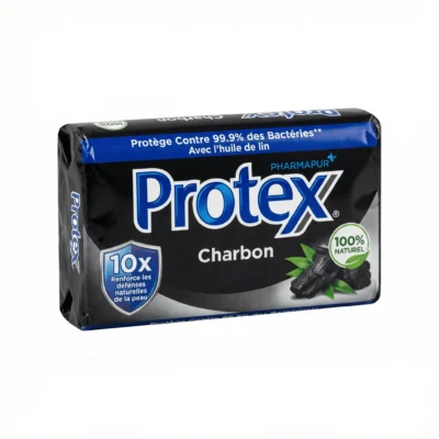 Vue de face du savon PROTEX PHARMAPUR CHARBON 150G dans son emballage rectangulaire noir et bleu illustré de charbon.