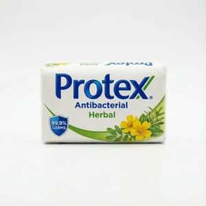 Vue de face du savon PROTEX PHARMAPUR HERBAL 150G dans son emballage blanc rectangulaire orné de fleurs jaunes et texte bleu.