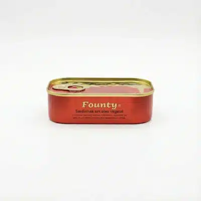 Vue de face de la conserve rouge de SARDINE FOUNTY NON PIMENTEE 125G, avec son couvercle doré à ouverture facile.