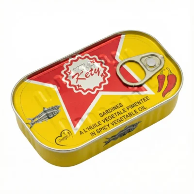 Vue de dessus de la SARDINE KETY PIMENTE 125G dans sa conserve métallique rectangulaire jaune et rouge avec opercule.