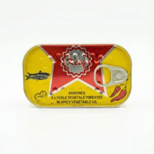 Vue de face de la conserve de SARDINE KETY PIMENTE 125G, rectangulaire et métallique, aux couleurs vives jaune et rouge.