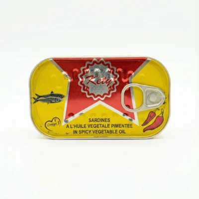 Vue de face de la conserve de SARDINE KETY PIMENTE 125G, rectangulaire et métallique, aux couleurs vives jaune et rouge.