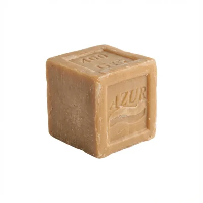 SAVON AZUR 400G, un bloc de savon cubique de couleur beige, présenté en vue de latérale sur fond blanc.