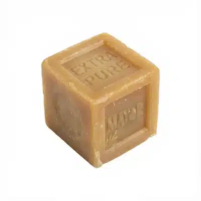 SAVON MAYOR 360G, un cube de savon solide beige vu de dessus avec l'inscription 'EXTRA PURE' gravée sur fond blanc.