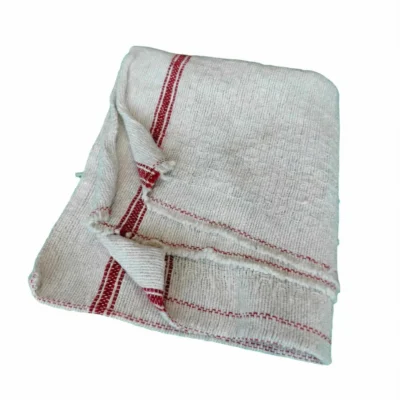 Vue de face d'une serpillière en coton écru à bandes rouges, pliée et montrant son tissage épais.